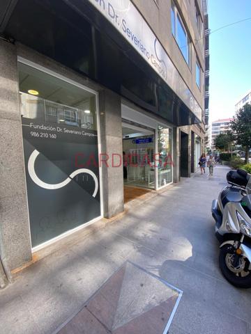 Se vende local en Avenida Camelias photo 0
