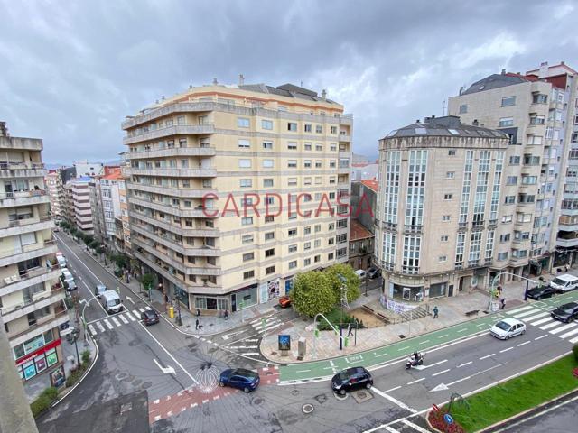 ¡Amplio Piso Exterior en el Corazón de Vigo con 2 plazas de Garaje y Terraza! photo 0