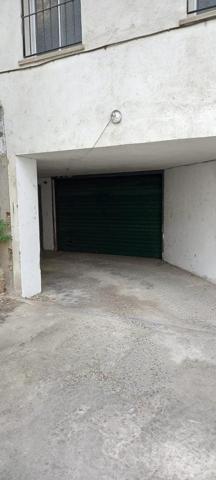 Amplio garaje para dos coches y almacén. photo 0