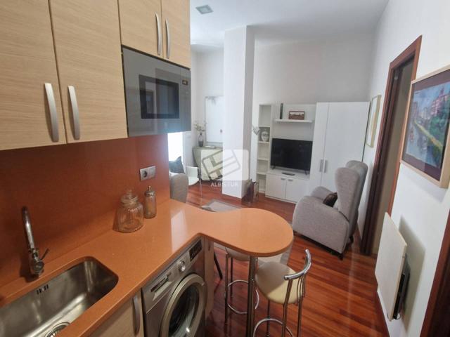 Se vende LOFT amueblado (sin habitabilidad) en edificio del 2007 de hormigón a pe de calle photo 0