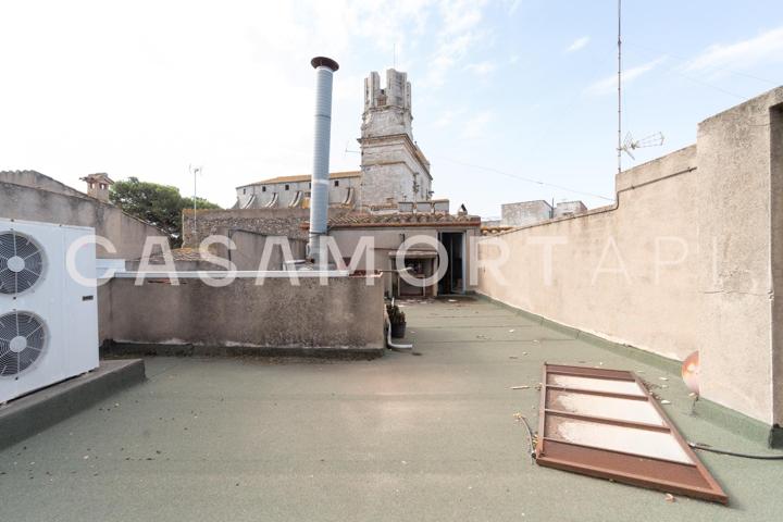 Casa centrica con gran terraza para reformar en Torroella de Montgrí photo 0