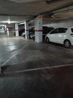 Plaza de Parking en la calle Empúries de Girona photo 0