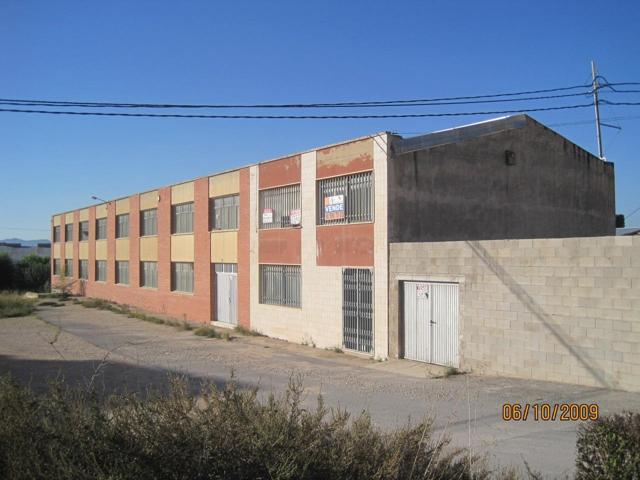 Nave Industrial en Venta con Amplio Espacio de Aparcamiento y Patio Cerrado photo 0