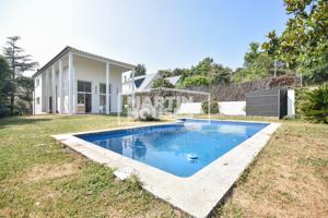 Casa con encanto y jardín en venta! photo 0