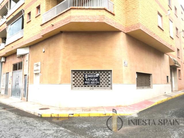 Local En venta en Los Montesinos photo 0