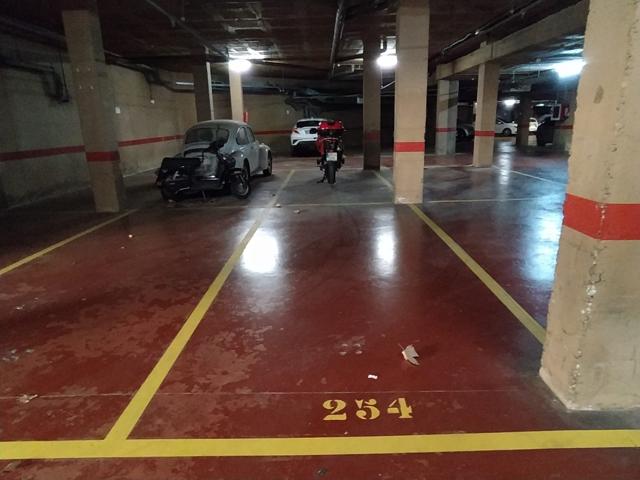Parking En alquiler en Rosa Sensat, Barcelona photo 0