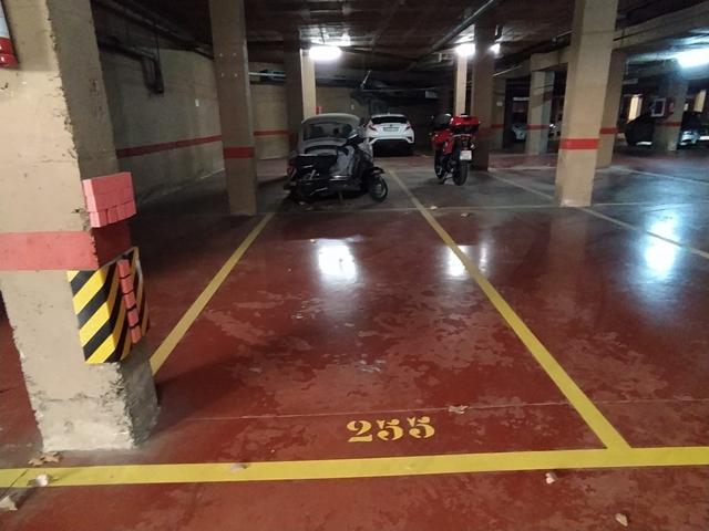 Parking En alquiler en Rosa Sensat, Barcelona photo 0