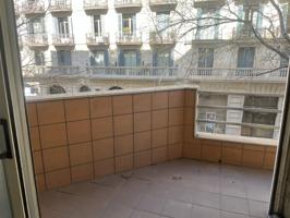 Piso En venta en Industria, Barcelona photo 0