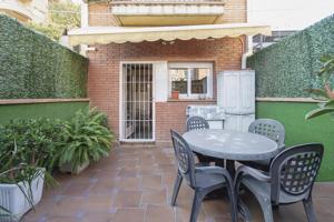 Unifamiliar Pareada En venta en Cl Borriana, Barcelona photo 0