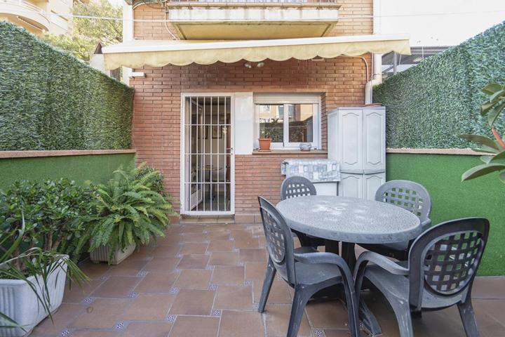 Unifamiliar Pareada En venta en Cl Borriana, Barcelona photo 0