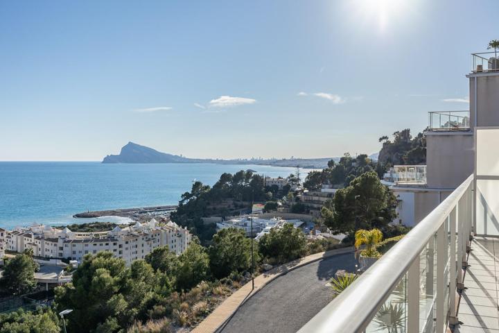 Apartamento en un edificio moderno con terraza enorme y vistas al mar panorámicas photo 0