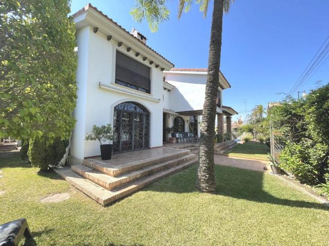 Villa En venta en Torrevieja photo 0