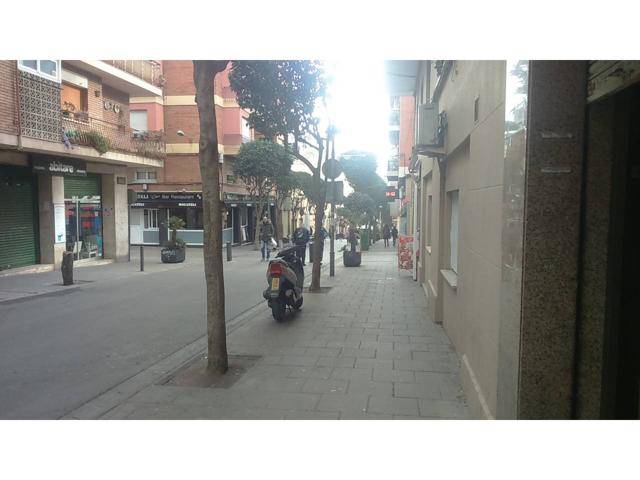 local a pie de calle, de 144 m2, actualmente alquilado hasta el año 2029.- excelente oportunidad photo 0