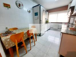 Gestión Inmobiliaria BARAKALDO VENDE este encantador piso en el edificio 'Y' photo 0