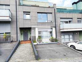 Gestión Inmobiliaria BARAKALDO VENDE en EXCLUSIVA este encantador chalet adosado de 127 m² construidos y 120 m² útiles e photo 0