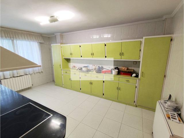 Gestión Inmobiliaria BARAKALDO VENDE piso grande de 4 dormitorios, en pleno centro de Barakaldo photo 0