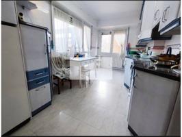 Gestión Inmobiliaria BARAKALDO pone a la VENTA PISO con ascensor y balcón en el centro de Sestao photo 0