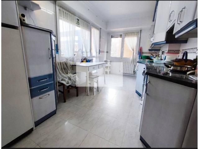 Gestión Inmobiliaria BARAKALDO pone a la VENTA PISO con ascensor y balcón en el centro de Sestao photo 0