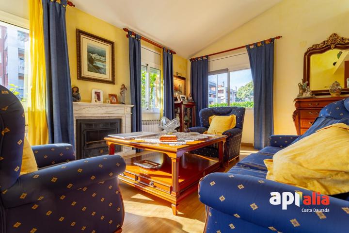 ESPECTACULAR CASA AISLADA EN VENTA EN EL CORAZÓN DE SALOU photo 0