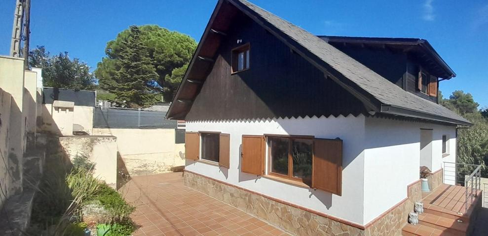 GRAN CASA EN URBANIZACIÓN photo 0