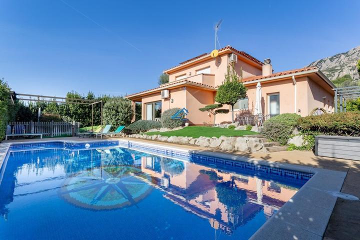 Elegancia, amplitud y piscina en una ubicación incomparable photo 0