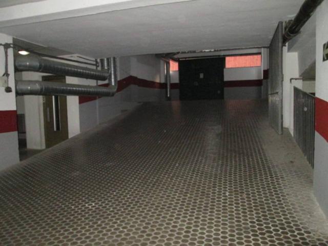 Plaza de aparcamiento en Trajano (zona Plaza Menorca). photo 0