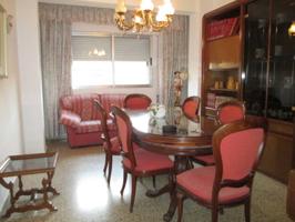 Avenida de Madrid ( junto antigua Medicina )Amplio piso de 4 dormitorios, 2 baños. photo 0