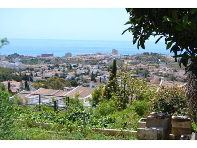 GRAN ADOSADO DE ESQUINA CON GRAN TERRENO Y ESTUPENDAS VISTAS AL MAR EN ARROYO DE LA MIEL photo 0