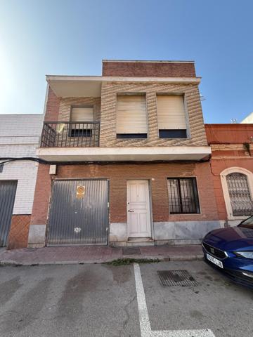 OPORTUNIDAD!! CASA DÚPLEX EN EL CENTRO DE LA LÍNEA!! photo 0
