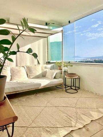 IMPRESIONATE APARTAMENTO REFORMADO ALTAS CALIDADES EN BAHIA DE LAS ROCAS. photo 0