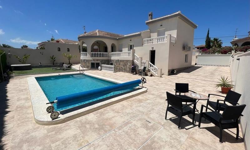 ESPECTACULAR VILLA EN CIUDAD QUESADA photo 0