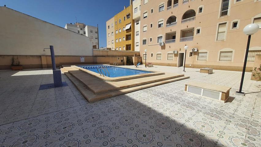 OPORTUNIDAD!!! ATICO EN EL CENTRO DE TORREVIEJA CON PISCINA Y AMPLIA TERRAZA photo 0