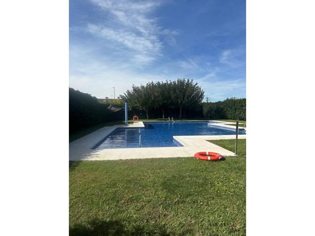 Chalet adosado en la Pobla de Vallbona photo 0