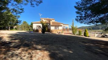 Exclusive Mediterranean-style Villa with magnificent views of the mountains photo 0