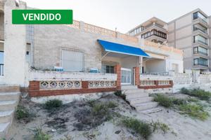 Vivienda en primera línea de playa, junto al mar. En Guardamar del Segura photo 0