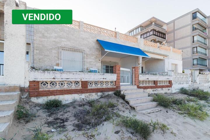 Vivienda en primera línea de playa, junto al mar. En Guardamar del Segura photo 0