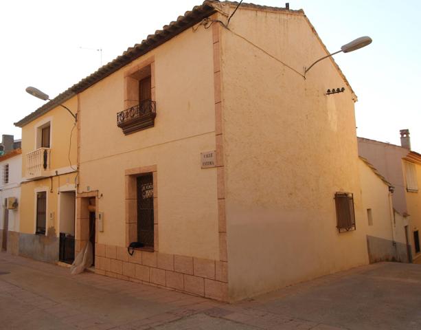 Casa de Dos Plantas con Patio y Terraza en Zona Tranquila (Mula) fuente librila photo 0