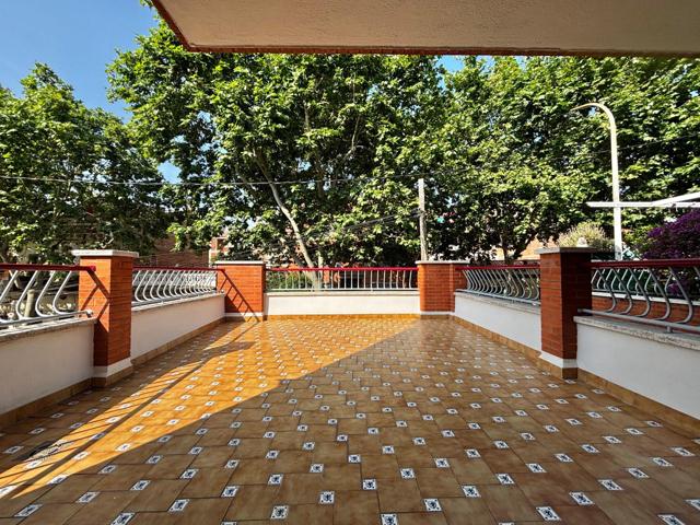 Piso En venta en Singuerlin, Santa Coloma De Gramanet photo 0