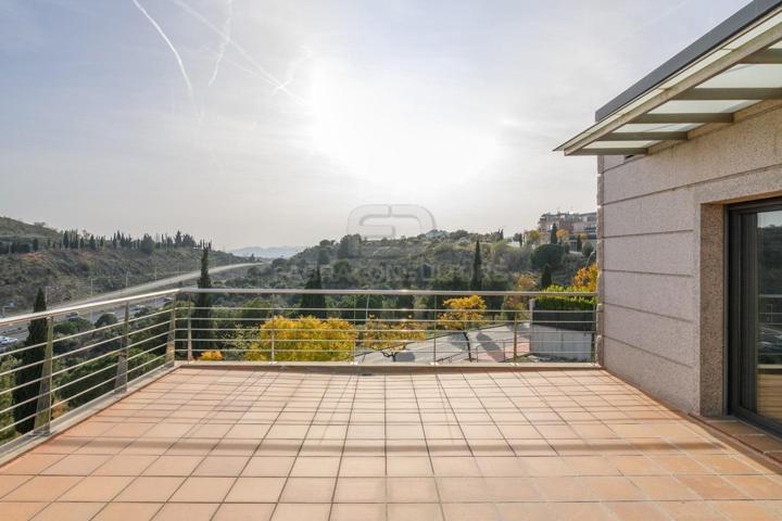 Unifamiliar Pareada En venta en Can Castella, Tiana photo 0