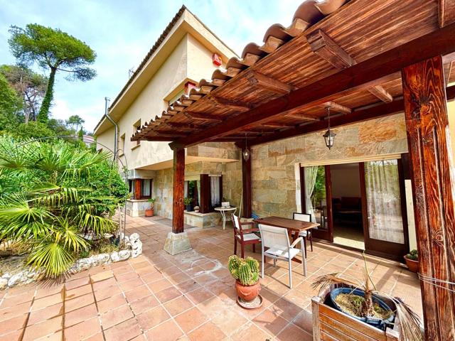Casa En venta en Mas Llombart, Sant Fost De Campsentelles photo 0