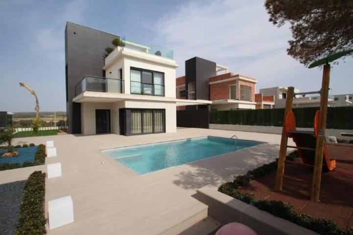 Casa En venta en Campoamor, Orihuela Costa photo 0