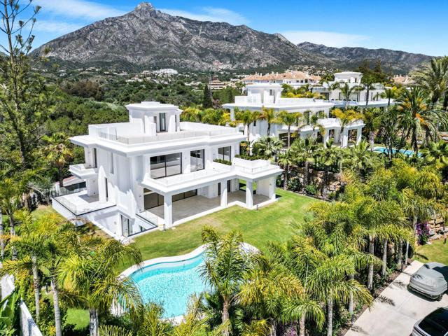 Casa En venta en Las Lomas De Río Verde, Marbella photo 0