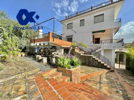 Chalet unifamiliar en venta en Jun photo 0