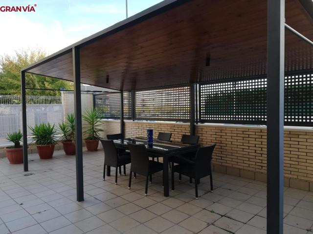 Apartamento con gran terraza a la venta en urbanización con piscina en Lardero photo 0