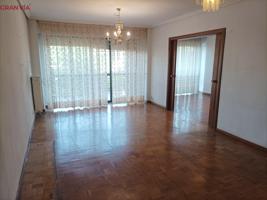 Piso en venta en Vara de Rey photo 0