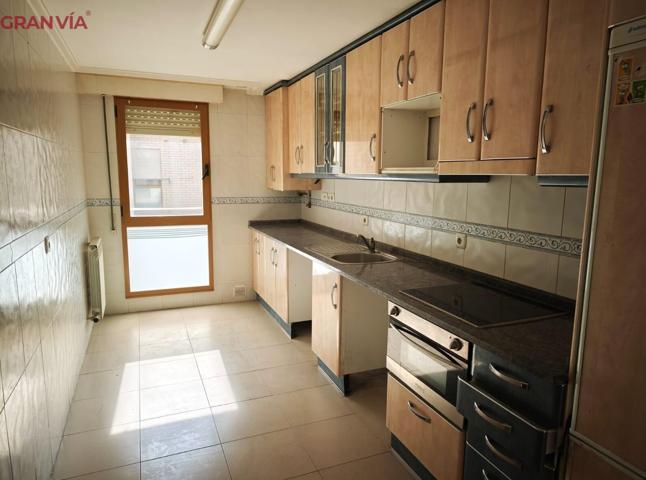 Piso en venta en Lardero photo 0