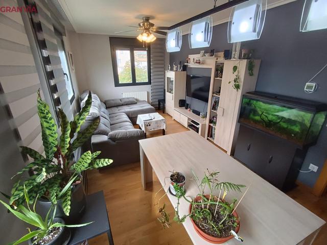 Apartamento en venta en Varea photo 0