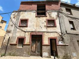 ¡Gran oportunidad en La Cellera de Ter! Casa reformada en venta en el Carrer Major photo 0