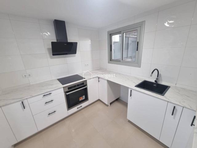 Se vende piso totalmente reformado en el centro de Salt photo 0