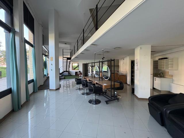 LOCAL EN ALQUILER MONTCADA NOVA photo 0